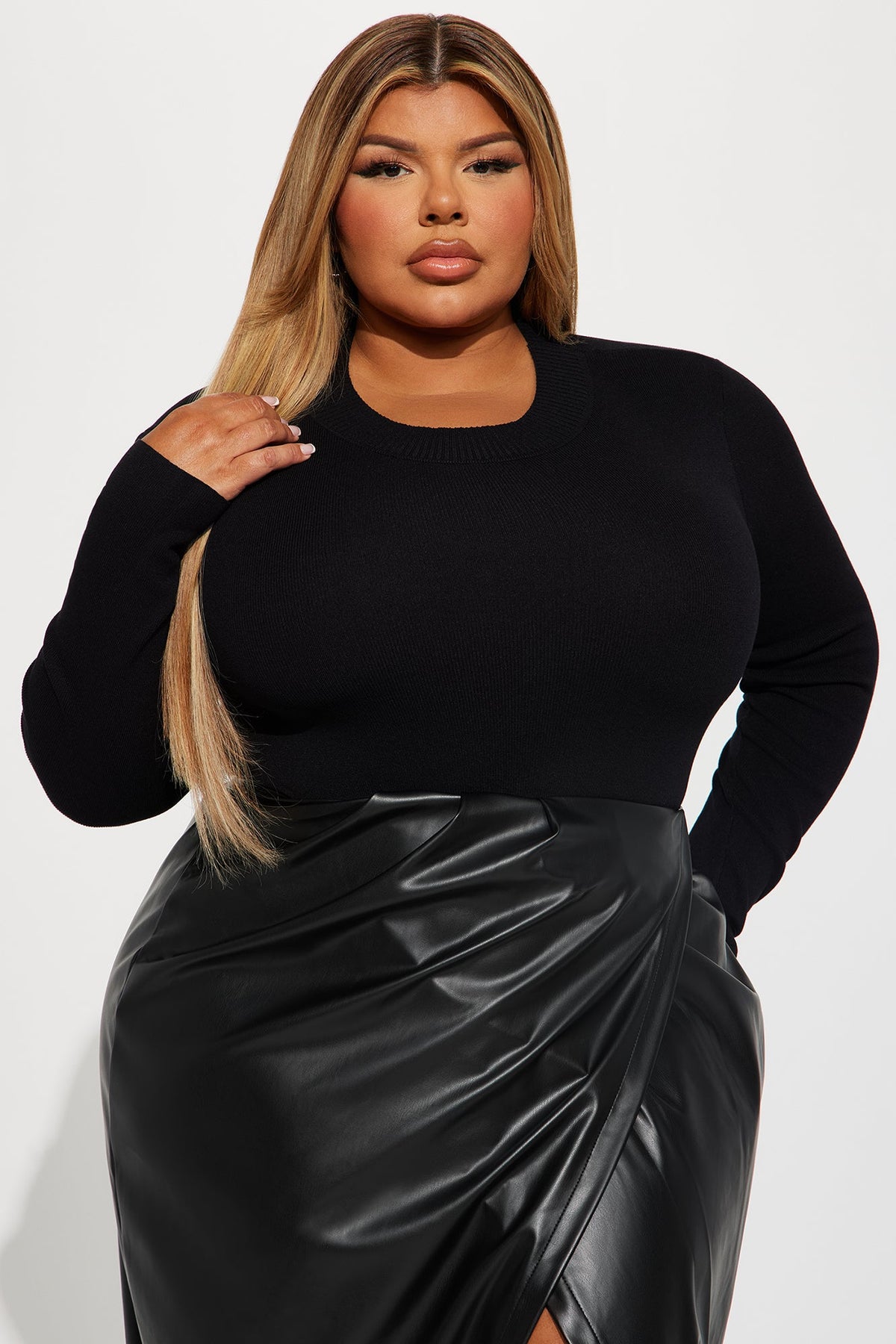 https://cdn.shopify.com/s/files/1/0293/9277/files/09-25-23Studio4_CB_DB_13-22-51_25_D2669_Black_5252_PLUS_PXF.jpg?v=1696264350