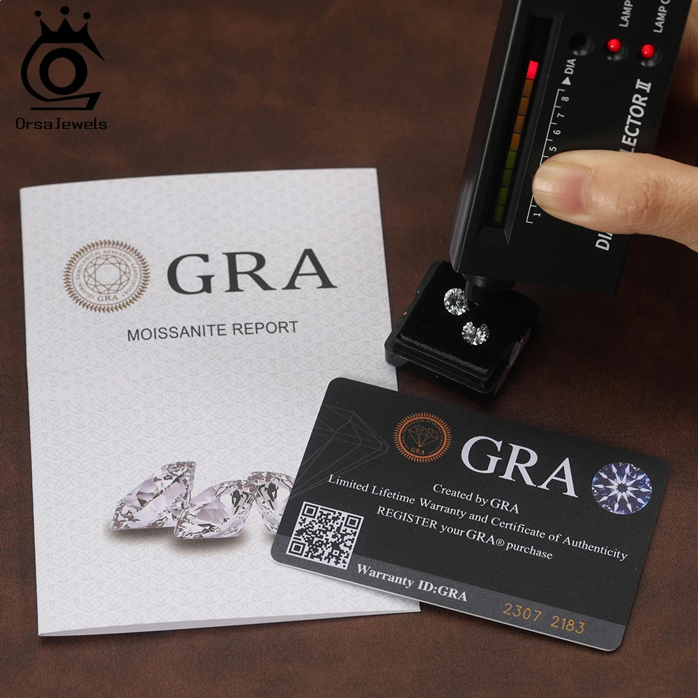 ORSA JEWELS Exquisite 925 Sterling Silver Four-leaf Clover D Color Moissanite Pendant Necklace for Women Wedding Jewelry MON14