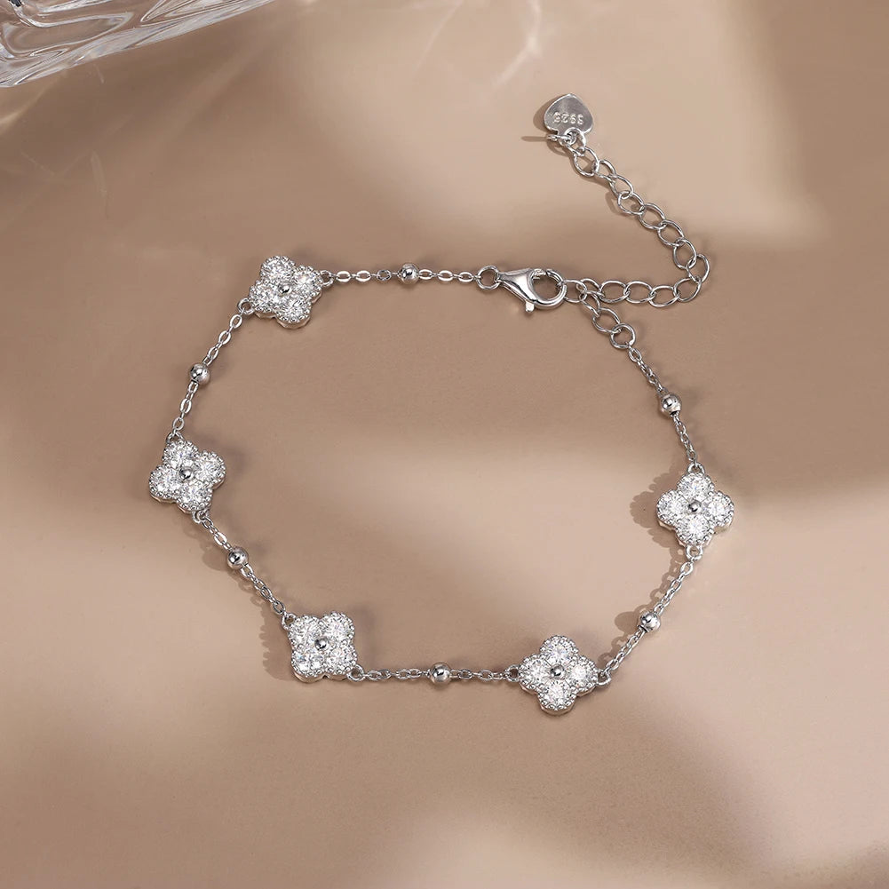 ORSA JEWELS Exquisite 925 Sterling Silver Four-leaf Clover D Color Moissanite Pendant Necklace for Women Wedding Jewelry MON14
