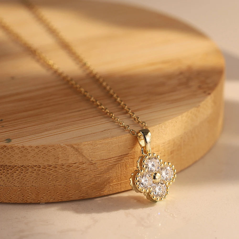 ORSA JEWELS Exquisite 925 Sterling Silver Four-leaf Clover D Color Moissanite Pendant Necklace for Women Wedding Jewelry MON14